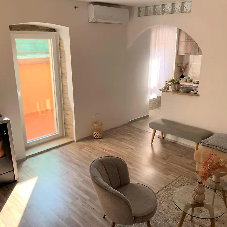 Apartment Lupo *